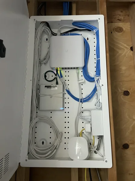 Networks & equipment racks — photo 017