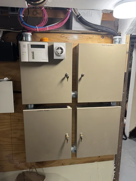 Networks & equipment racks — photo 033