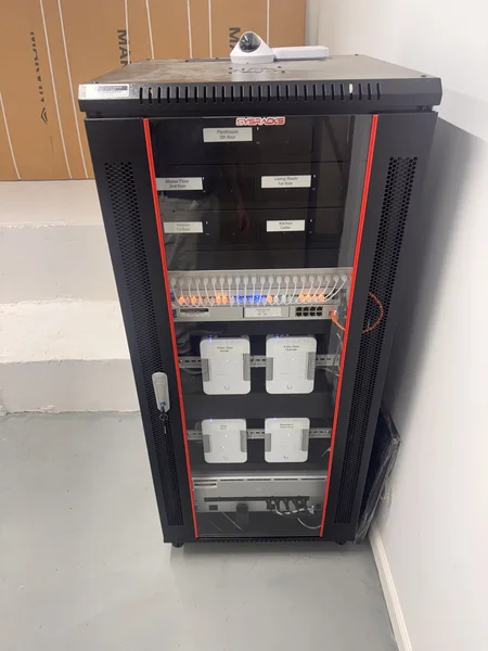 Networks & equipment racks — photo 078
