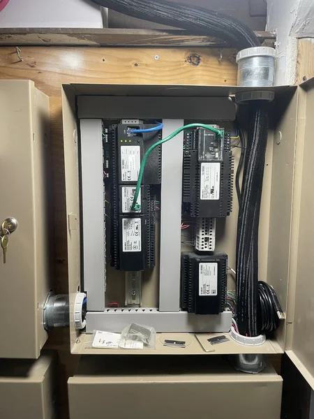 Networks & equipment racks — photo 114